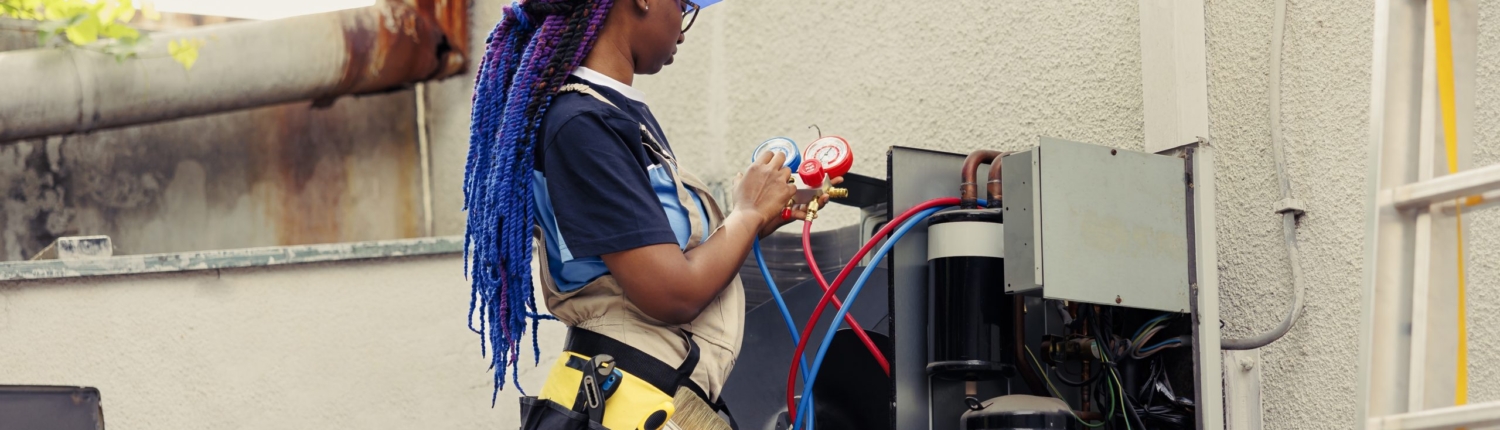 Mechanic Assembling Ac Gauges Pumps 2023 11 27 05 18 00 Utc Scaled